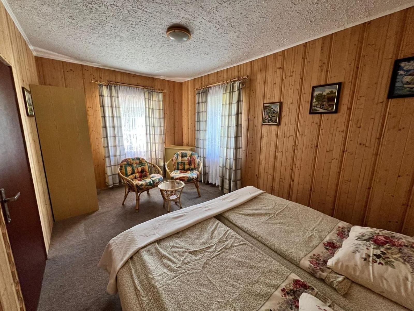 Apartmany Merkel ブロウモフ エクステリア 写真